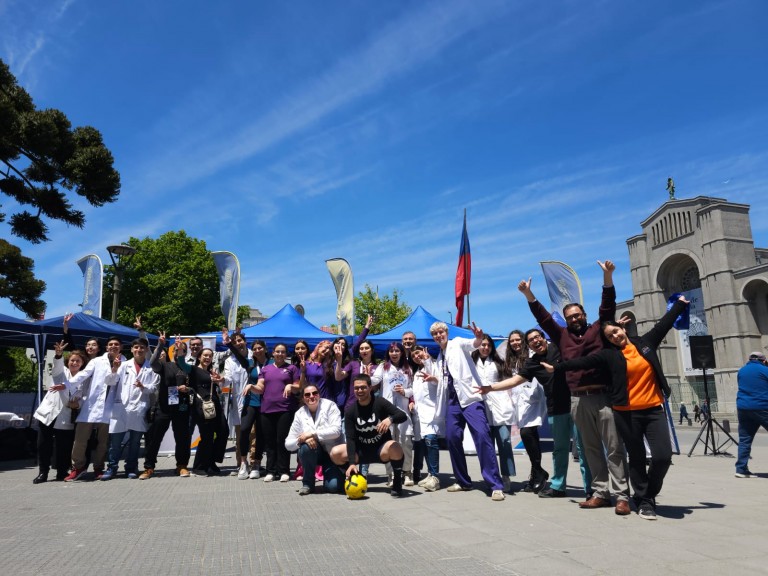 Facultad de Farmacia y Municipalidad de Concepción conmemoran el Día Mundial de la Diabetes con campaña informativa en Plaza Independencia